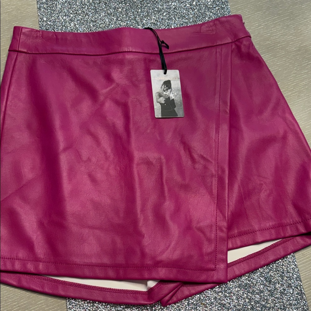 NWT Sincerely Jules Bold Pink Skort pleather